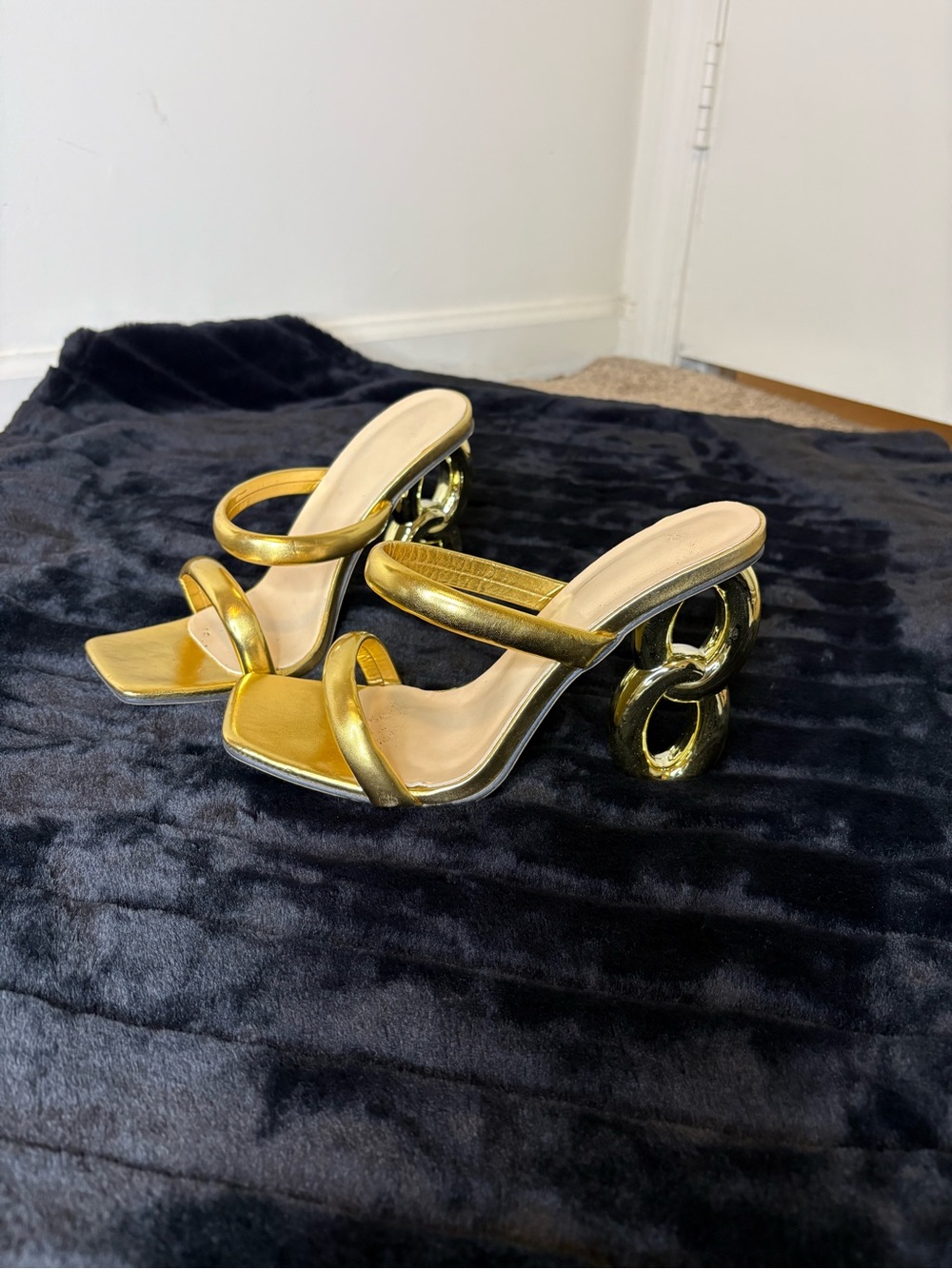 SHEIN Metallic Gold Chain-Link Block Heel Sandals